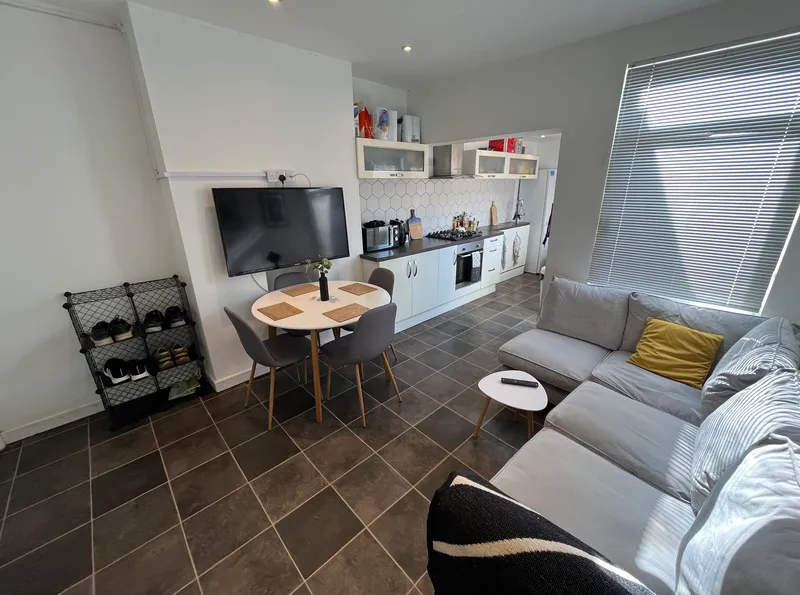 Modern 3 Bed House // Sep 2026 - Thumbnail 3